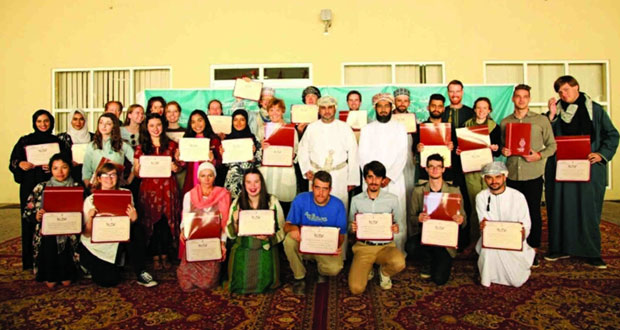 كلية السُّلطان قابوس لتعليم اللغة العربية للناطقين بغيرها تحتفل بختام الدورة الـ22